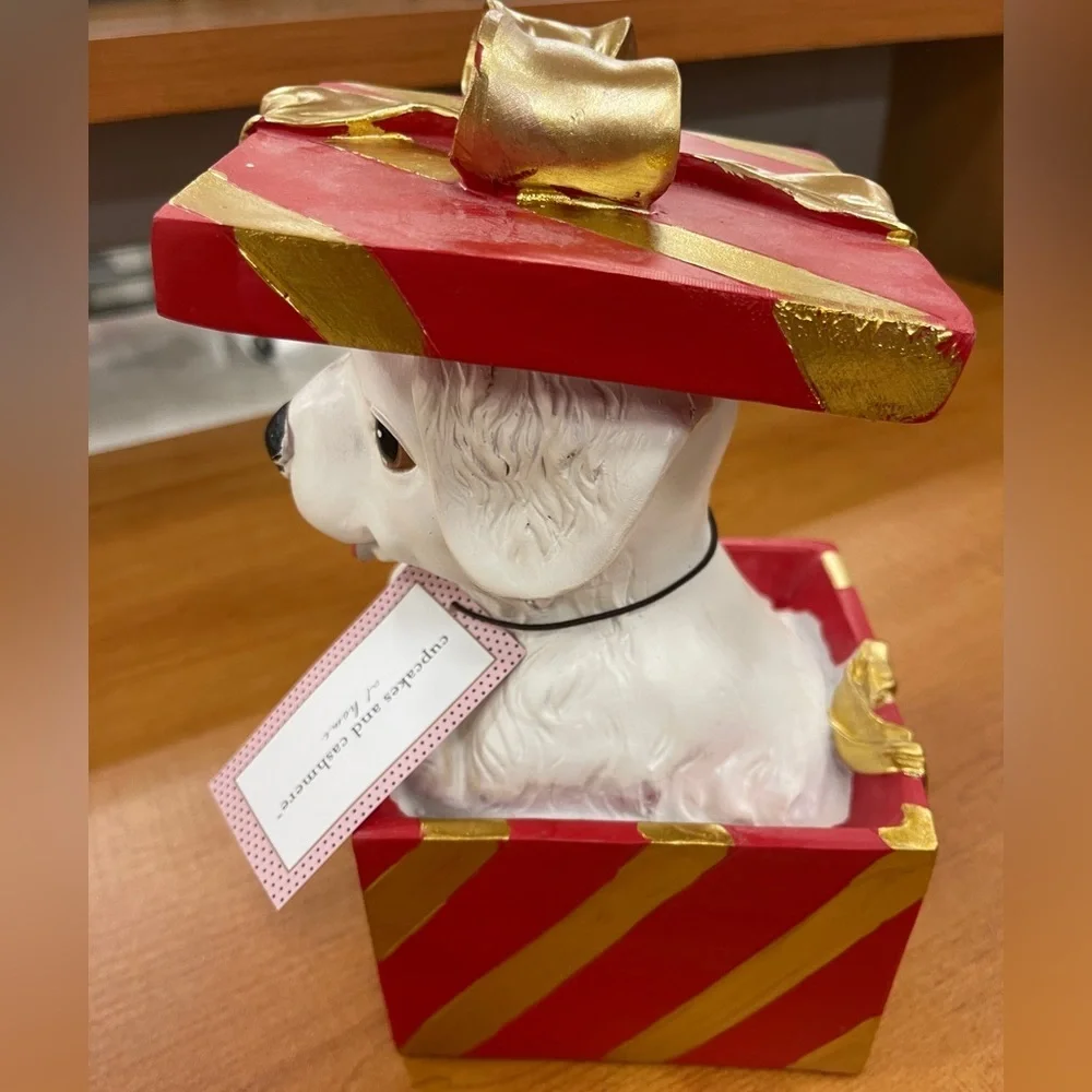 Christmas Puppy Dog in Red & Gold Gift Box Cupcakes & Cashmere 🎄Resin figurine